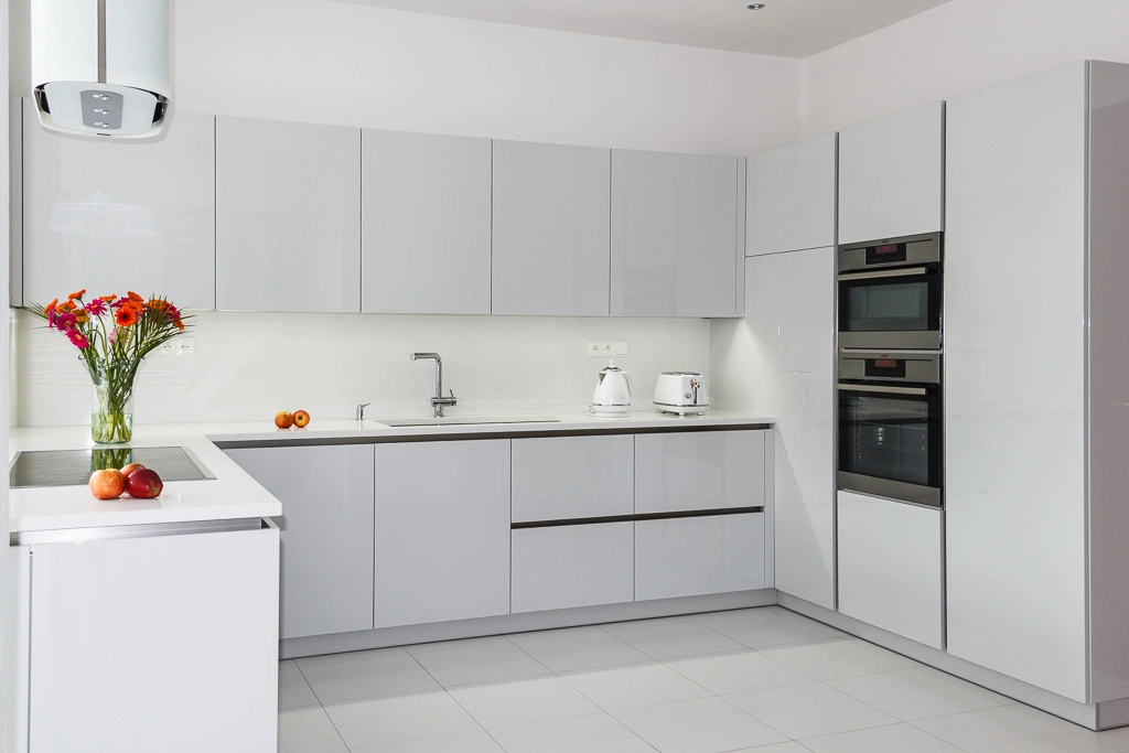 Modern light grey kitchen in high gloss/ Interior designer Prague Olina Puchalova