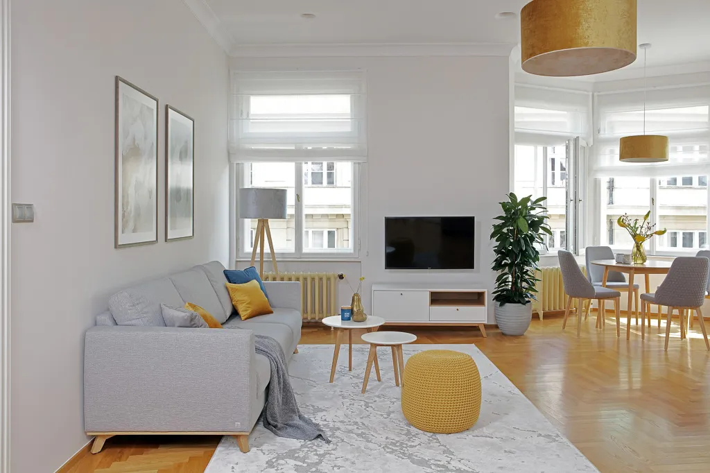 Obývací pokoj a jídelna v prvorepublikovém bytě/ Interiérový designer Praha Olina Puchalová Delicato Design