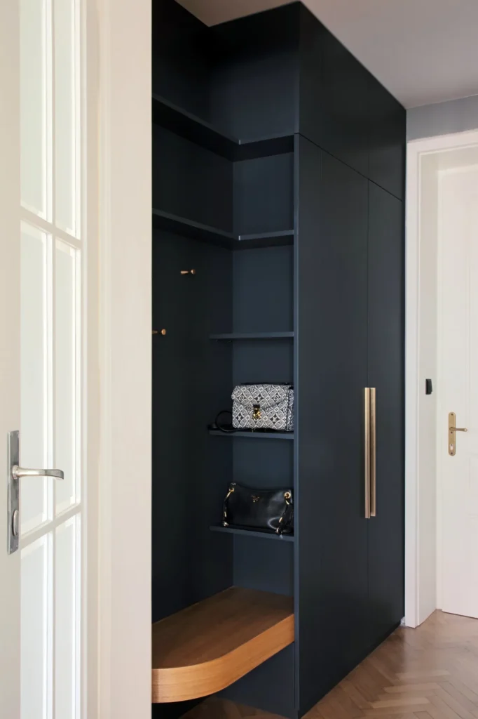 Vstupní prostor v historickém bytě/ Interiérový designer Praha a okolí Olina Puchalová