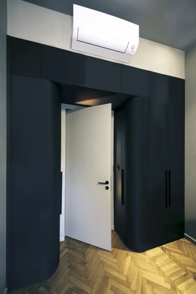 Zaoblené šatní skříně na míru/ Interiérový design Praha Olina Puchalová